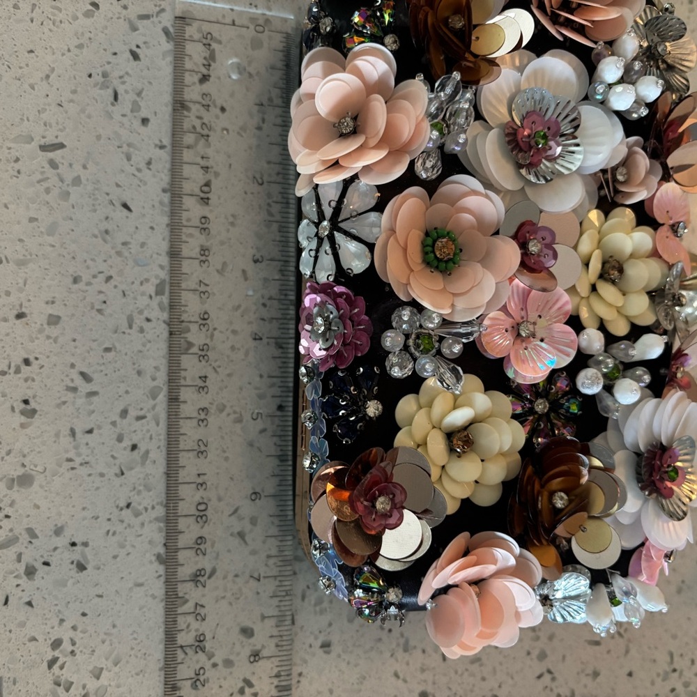 Stunningly Elegant floral Embellished Clutch from Dubai - Picture 4 of 11